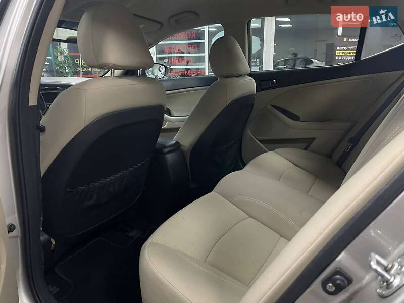 Седан Kia Optima 2013 в Киеве