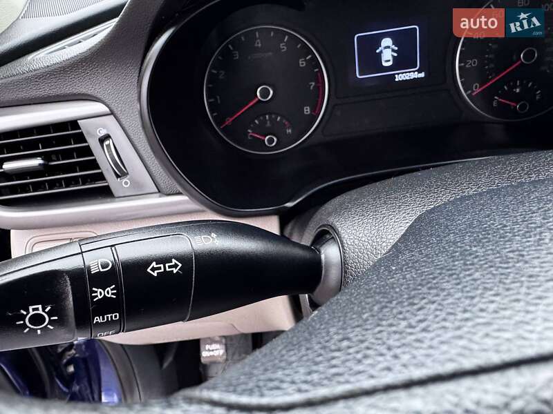 Седан Kia Optima 2016 в Козельщині