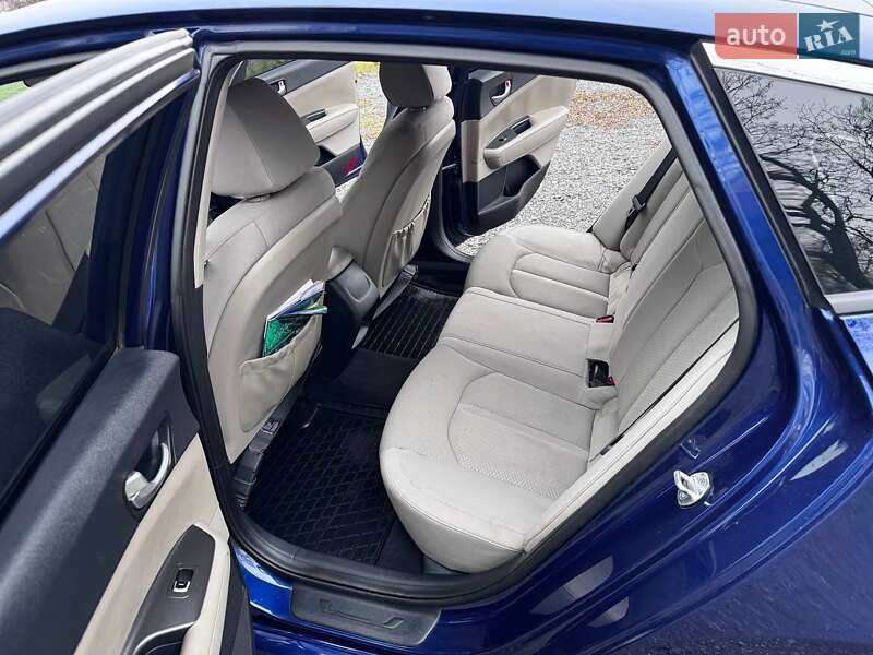 Седан Kia Optima 2016 в Козельщині