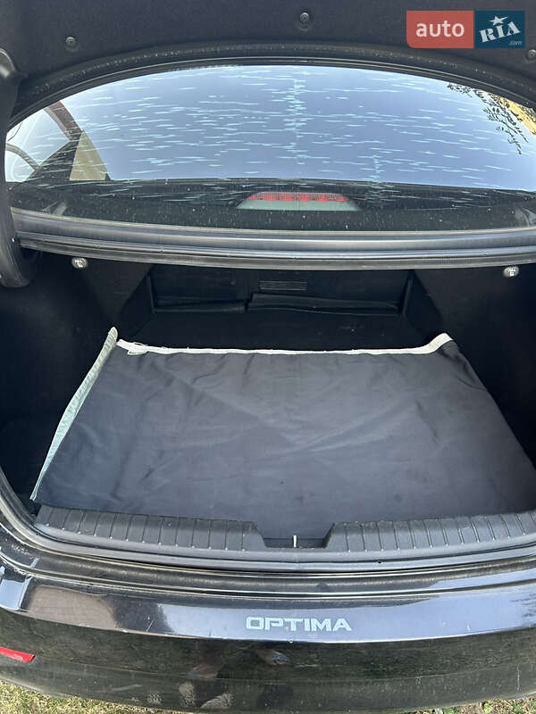 Седан Kia Optima 2013 в Ирпене