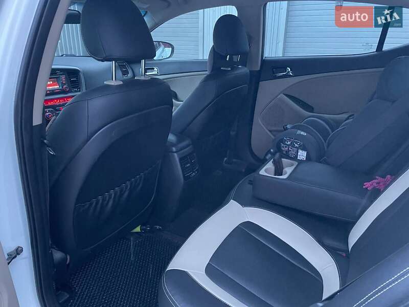 Седан Kia Optima 2012 в Чернигове