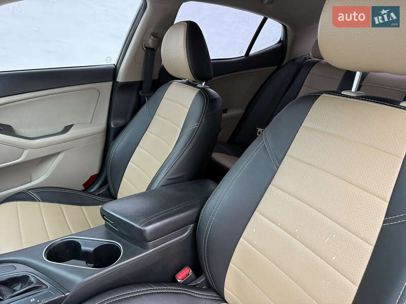 Седан Kia Optima 2014 в Киеве
