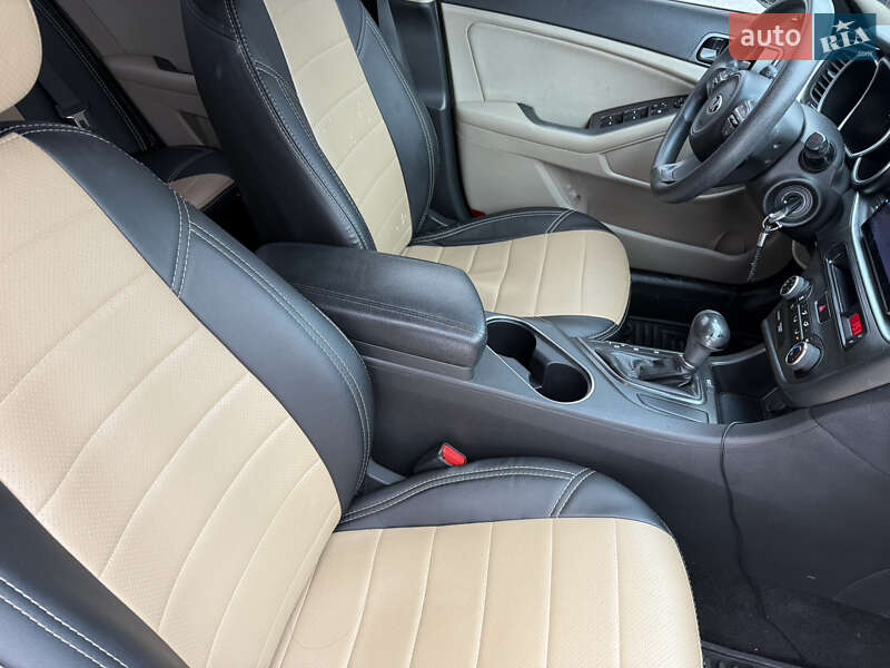 Седан Kia Optima 2014 в Киеве