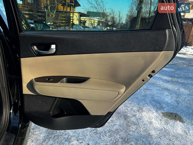 Седан Kia Optima 2015 в Києві