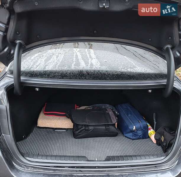 Седан Kia Optima 2012 в Запоріжжі