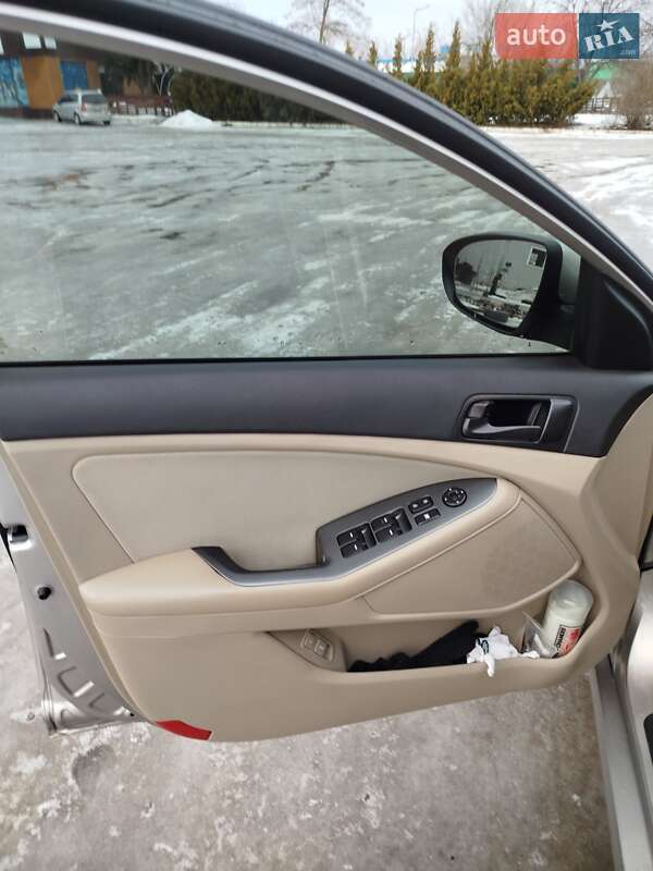 Седан Kia Optima 2014 в Харькове