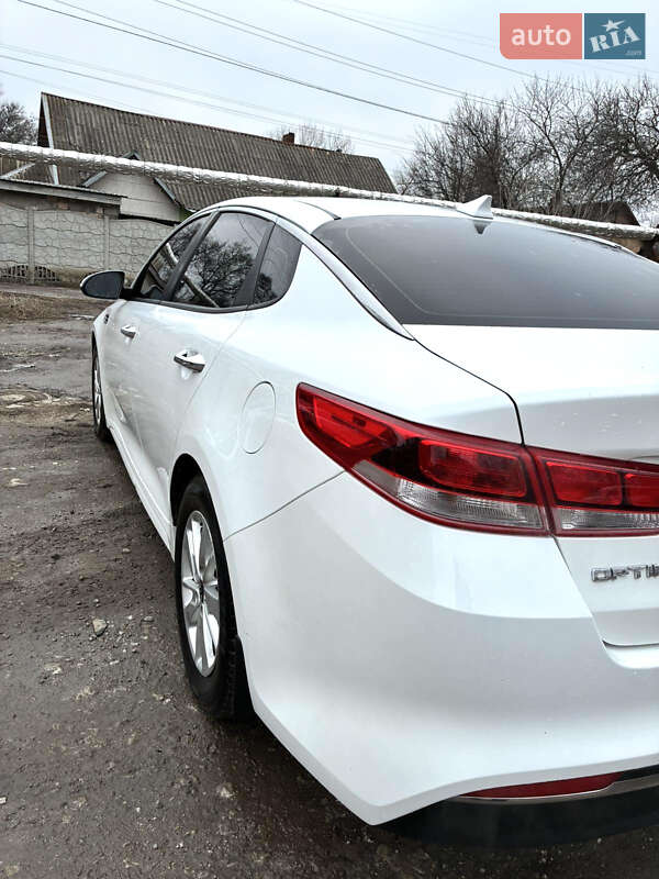 Седан Kia Optima 2017 в Днепре