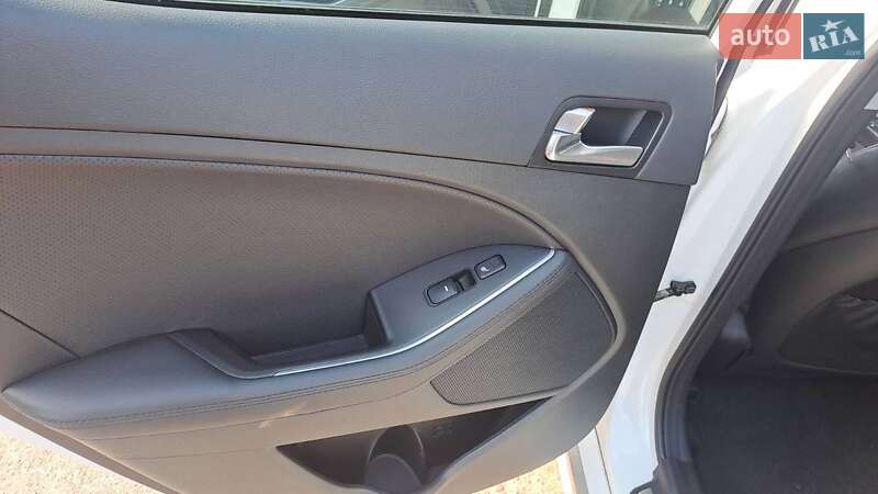 Седан Kia Optima 2015 в Южноукраїнську