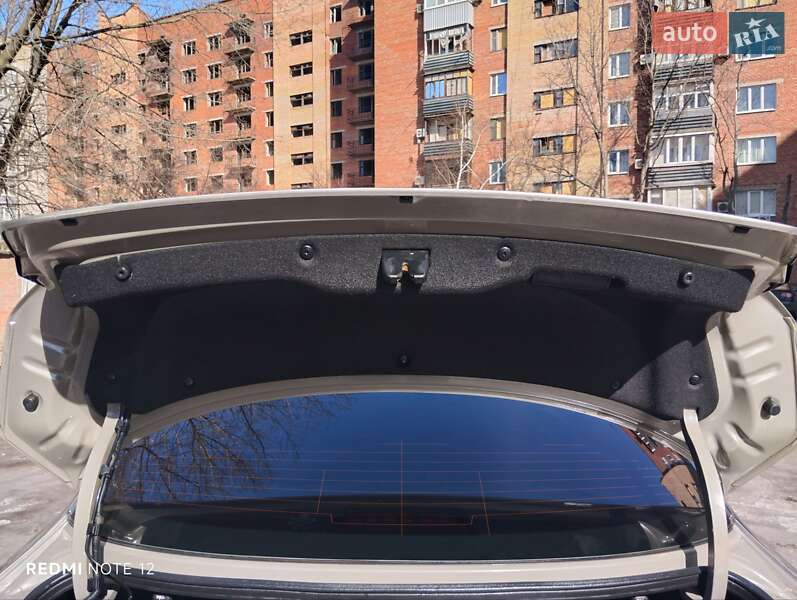 Седан Kia Optima 2012 в Славянске