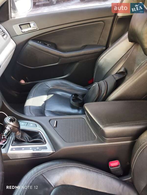 Седан Kia Optima 2012 в Славянске