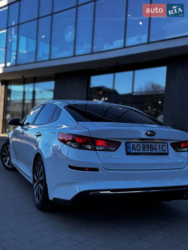 Седан Kia Optima 2019 в Ужгороде