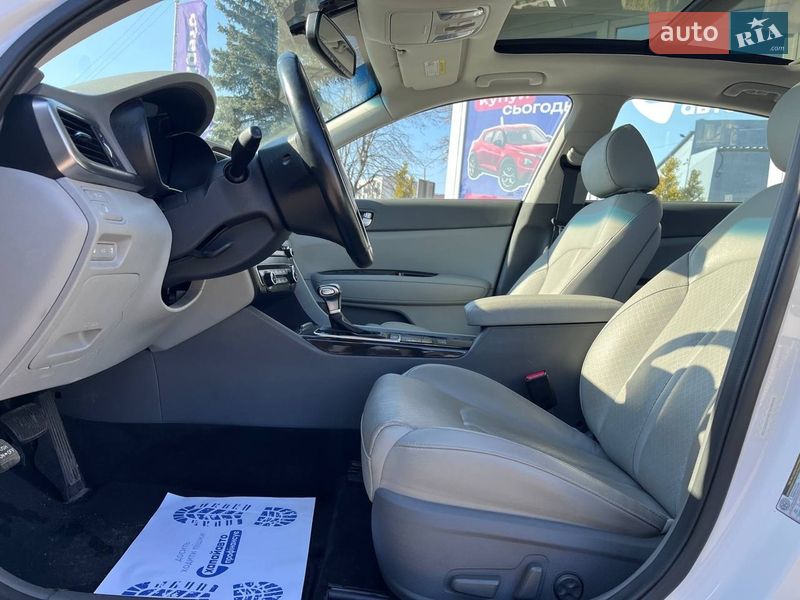 Седан Kia Optima 2017 в Львові