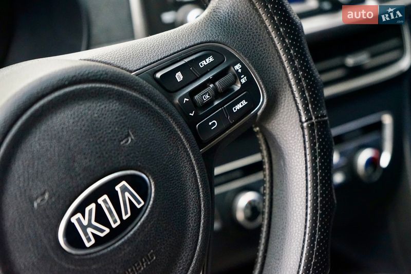 Седан Kia Optima 2016 в Черкасах