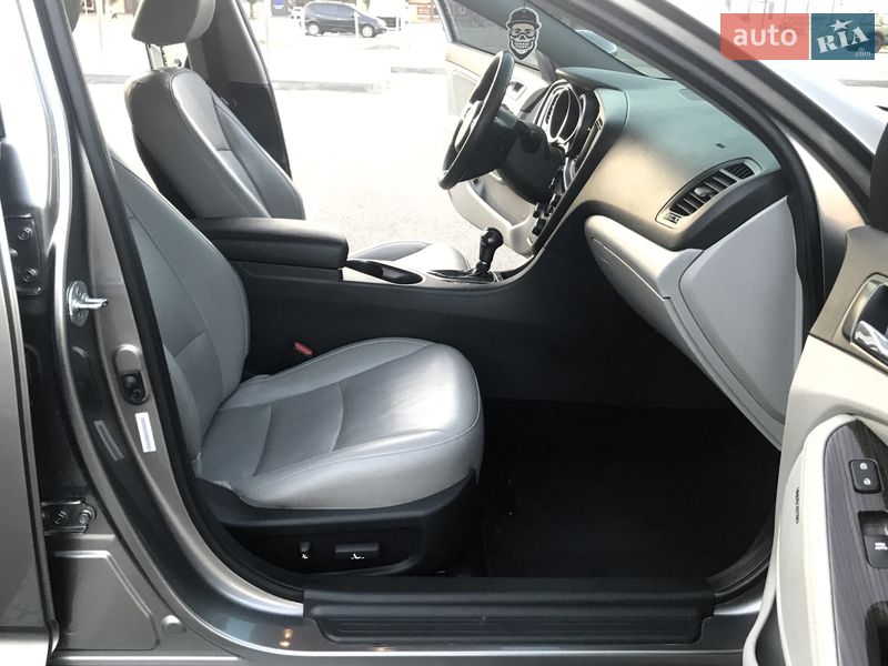 Седан Kia Optima 2014 в Киеве