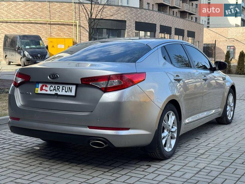 Седан Kia Optima 2012 в Львове