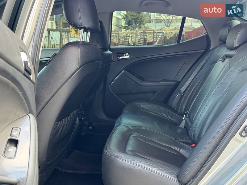 Седан Kia Optima 2012 в Львове