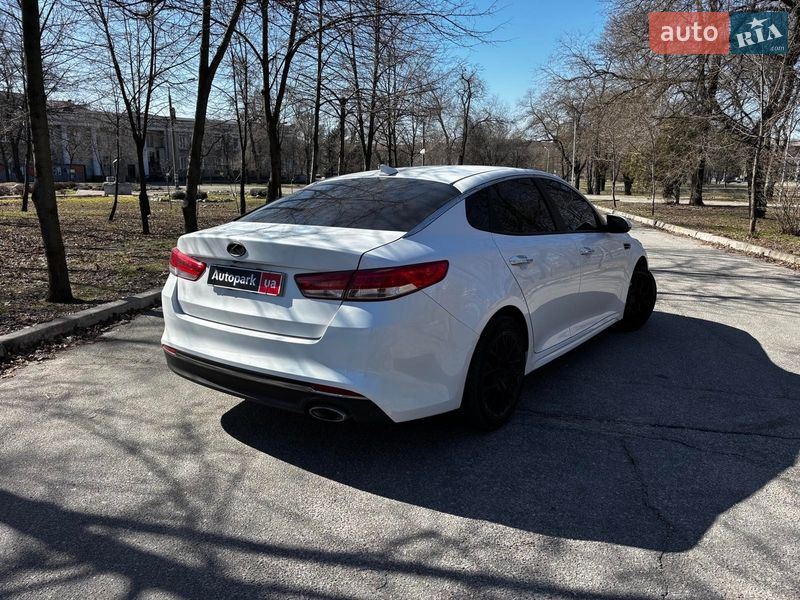 Седан Kia Optima 2016 в Запоріжжі