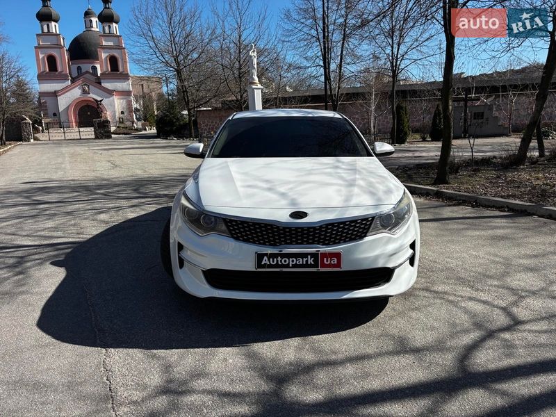 Седан Kia Optima 2016 в Запоріжжі