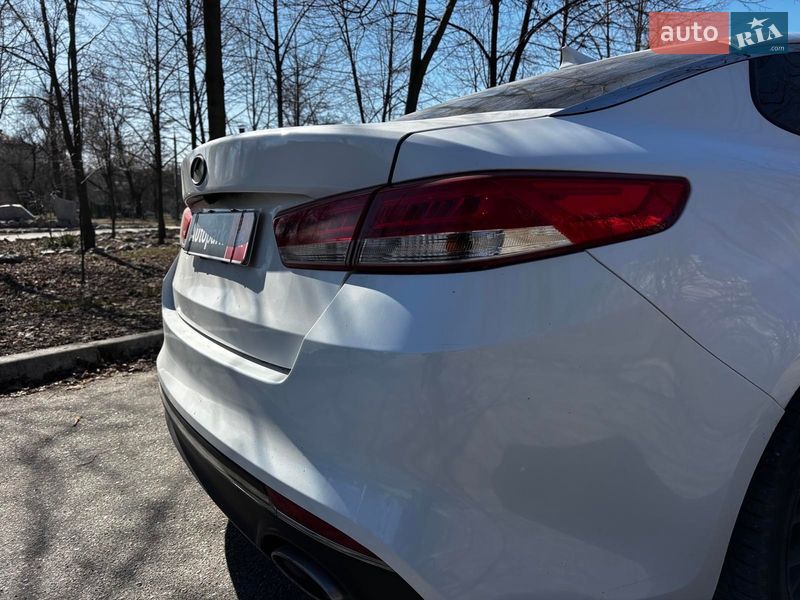 Седан Kia Optima 2016 в Запоріжжі