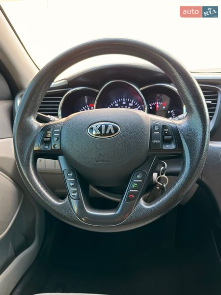 Седан Kia Optima 2012 в Києві