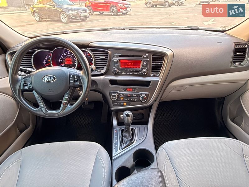 Седан Kia Optima 2012 в Києві