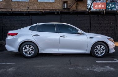 Седан Kia Optima 2017 в Киеве