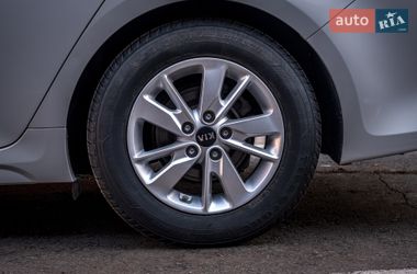 Седан Kia Optima 2017 в Киеве