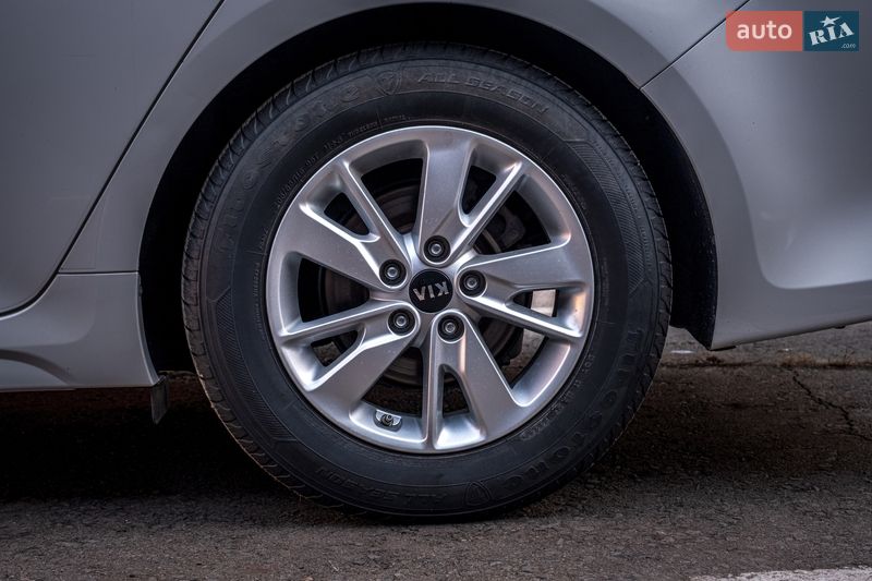 Седан Kia Optima 2017 в Киеве