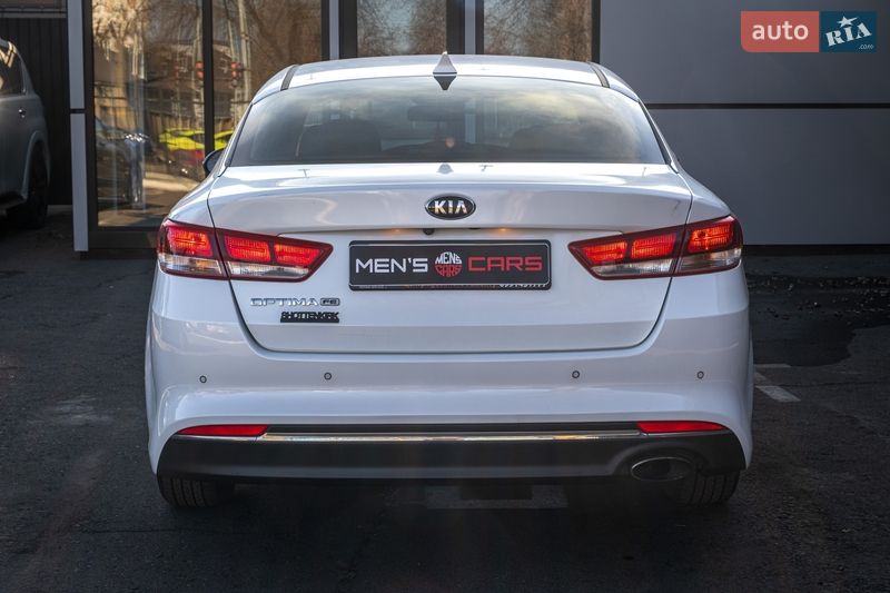 Седан Kia Optima 2017 в Киеве