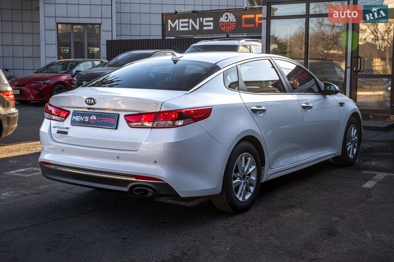 Седан Kia Optima 2017 в Киеве
