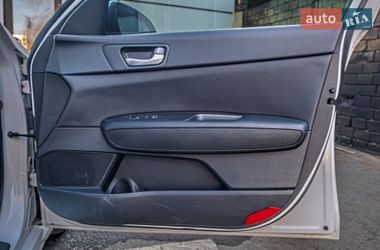 Седан Kia Optima 2017 в Киеве