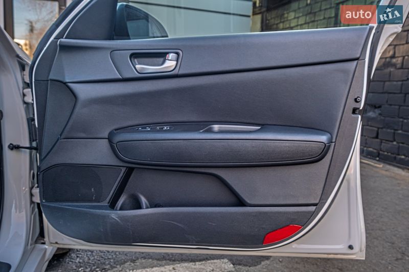 Седан Kia Optima 2017 в Киеве