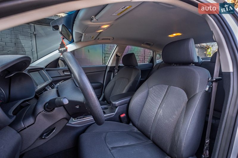 Седан Kia Optima 2017 в Киеве