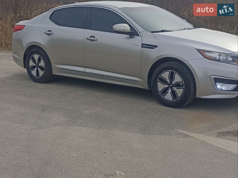 Седан Kia Optima 2013 в Львове