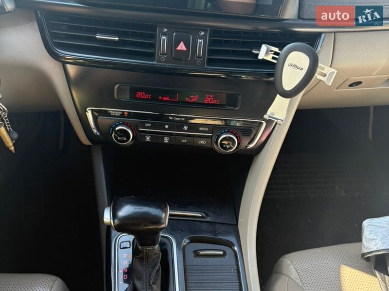 Седан Kia Optima 2016 в Киеве