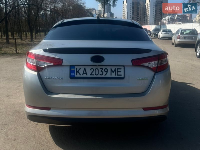 Седан Kia Optima 2013 в Киеве