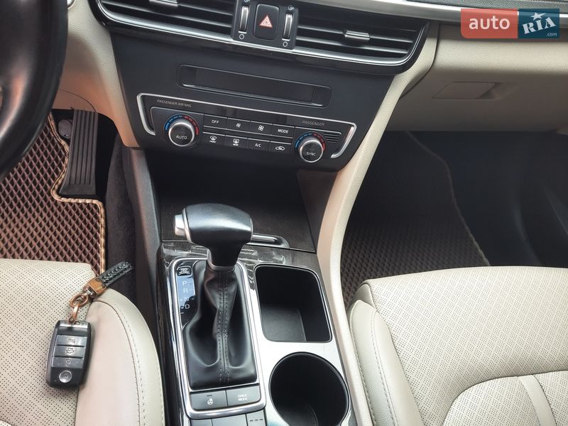 Седан Kia Optima 2016 в Прилуках