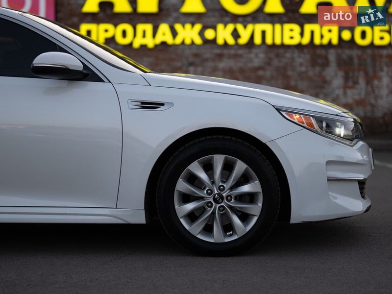 Седан Kia Optima 2016 в Днепре