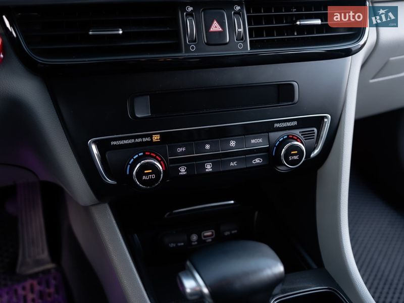 Седан Kia Optima 2016 в Днепре