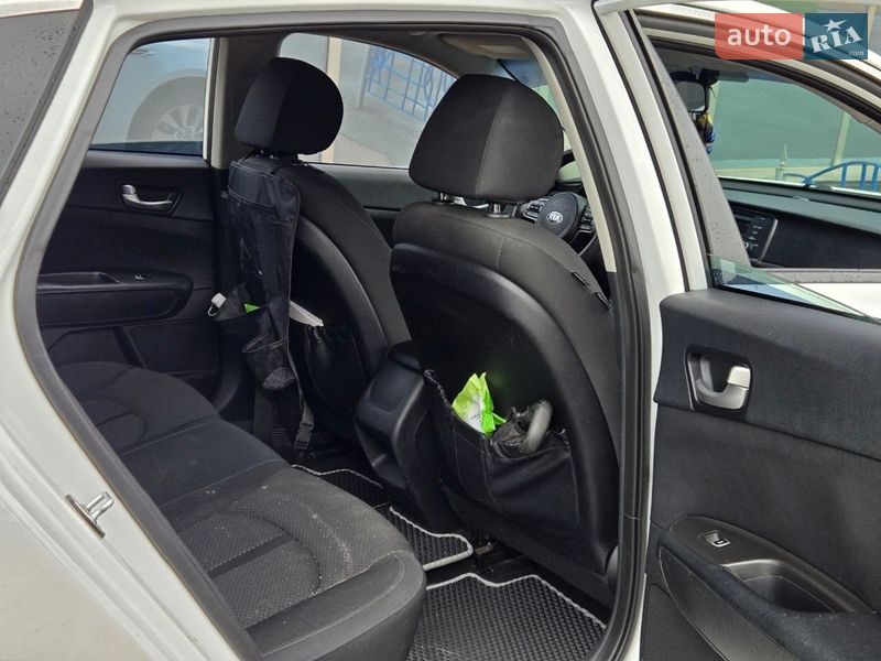 Седан Kia Optima 2016 в Киеве