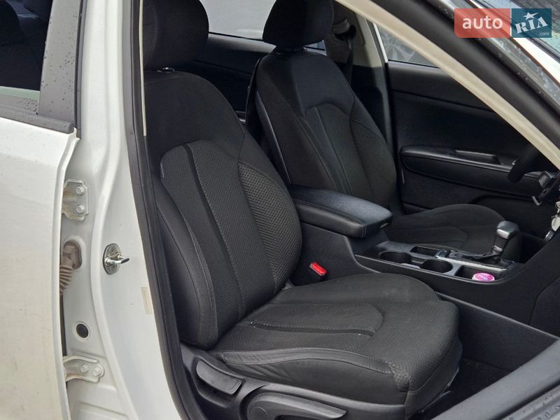 Седан Kia Optima 2016 в Киеве