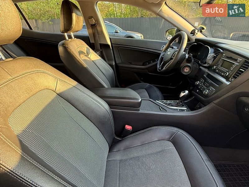 Седан Kia Optima 2012 в Києві