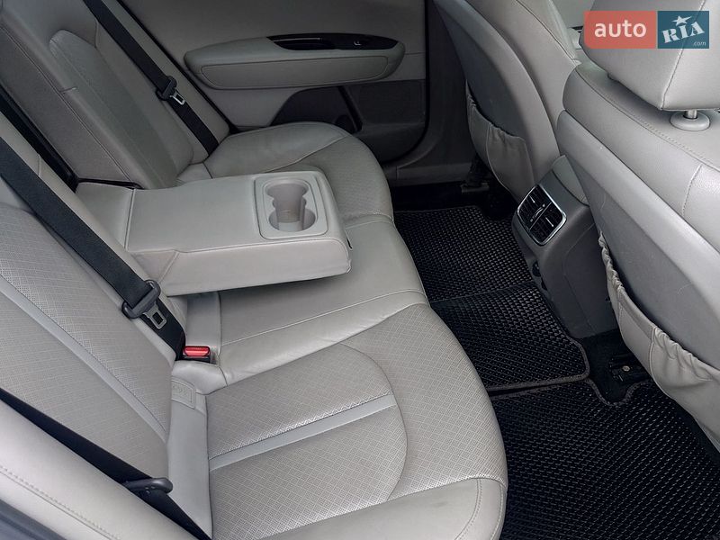 Седан Kia Optima 2015 в Львове