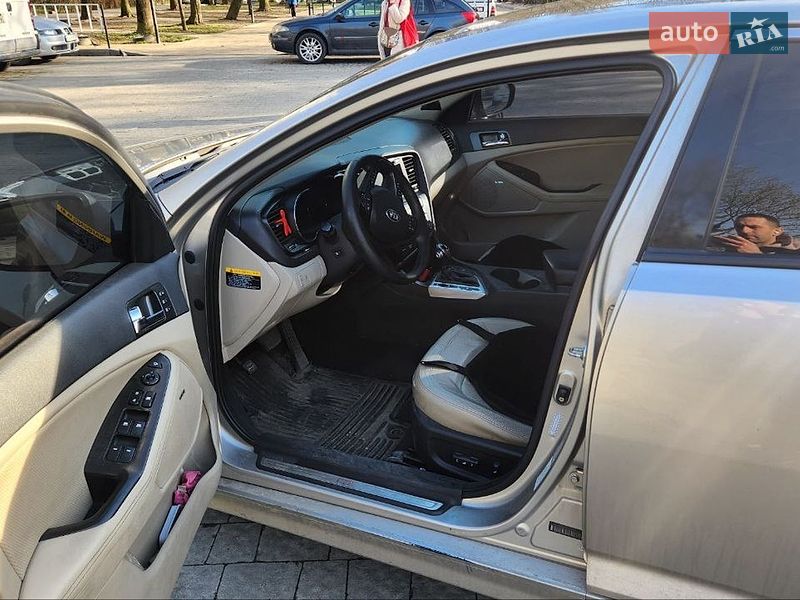 Седан Kia Optima 2012 в Львові