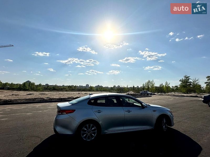 Седан Kia Optima 2016 в Черкасах
