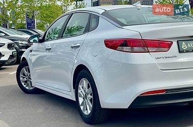 Седан Kia Optima 2016 в Киеве