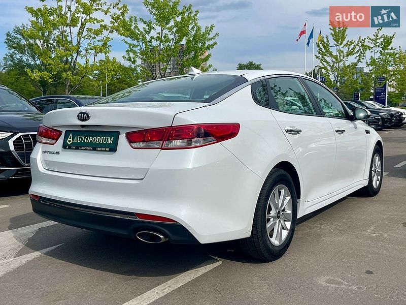 Седан Kia Optima 2016 в Киеве