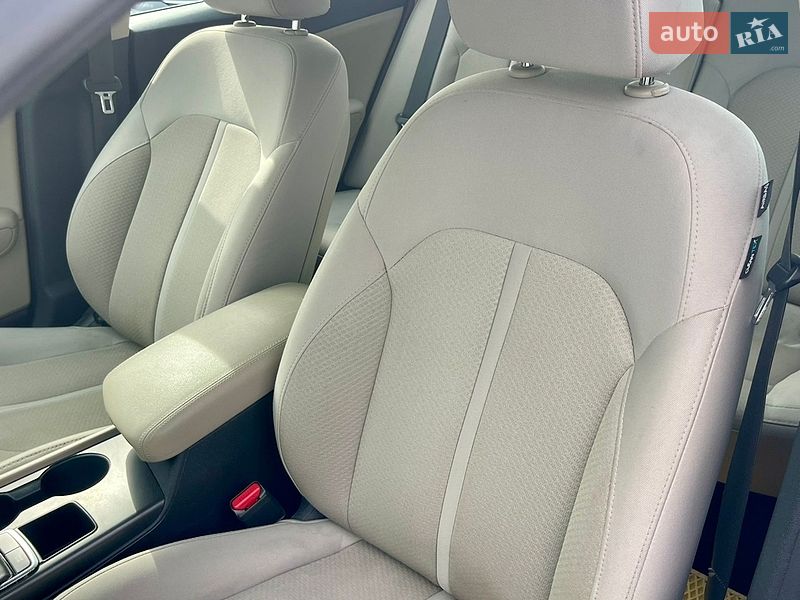 Седан Kia Optima 2016 в Киеве
