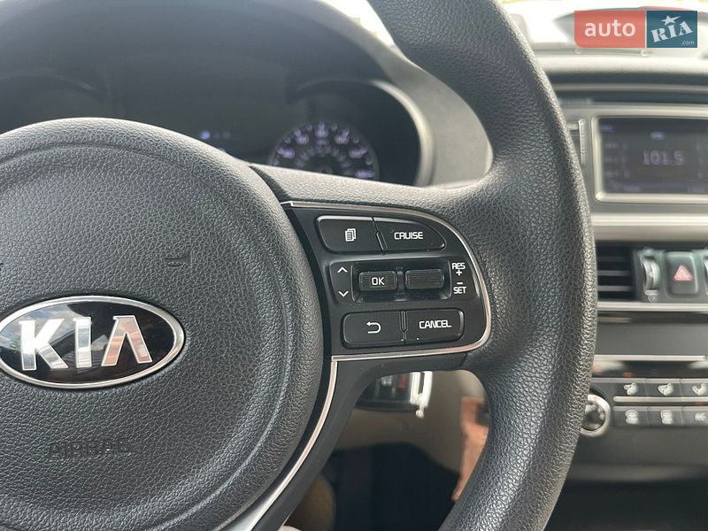 Седан Kia Optima 2016 в Киеве