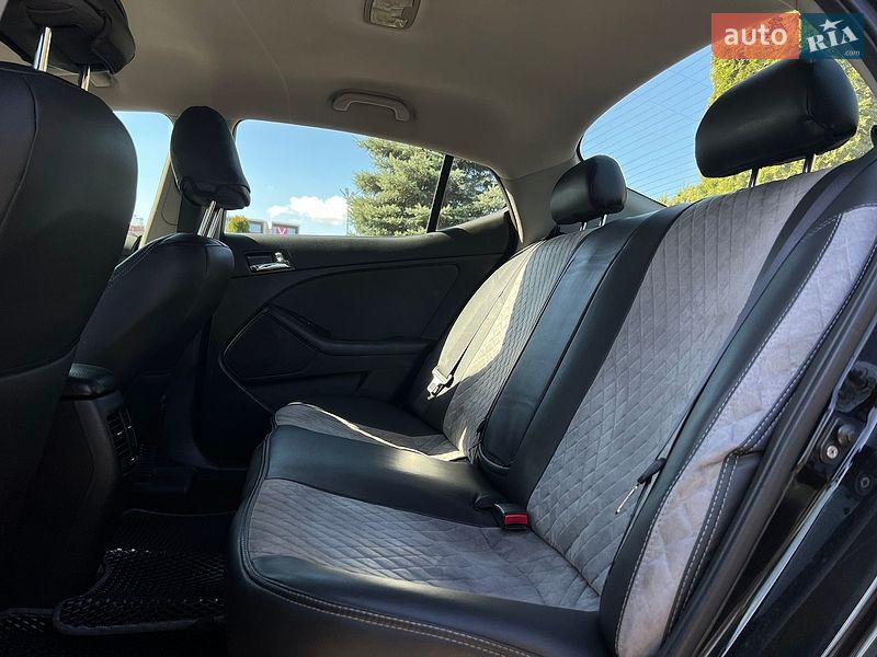 Седан Kia Optima 2013 в Львові